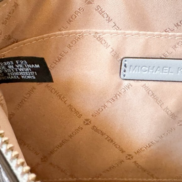 Michael Kors Jet Set Item Large 2 in 1 Card Case Wristlet Clutch MK Pale Blue - Picture 11 of 11